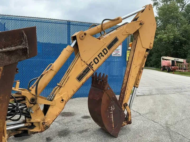 FORD BACKHOE   -  555