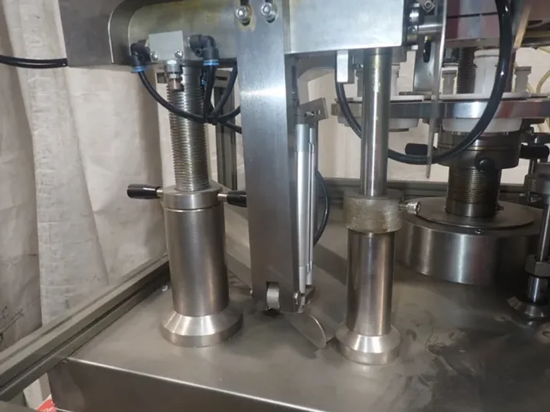 RIGAO RGNF-30B FULL AUTO FILLING &amp; SEALING MACHINE  -  RGNF30B
