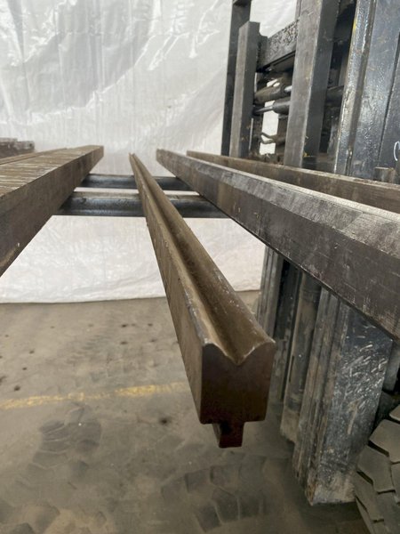 8&#039;6&quot;(104&quot;) PRESS BRAKE BOTTOM 90 DEGREE FEMALE V DIE. STOCK # 0634521