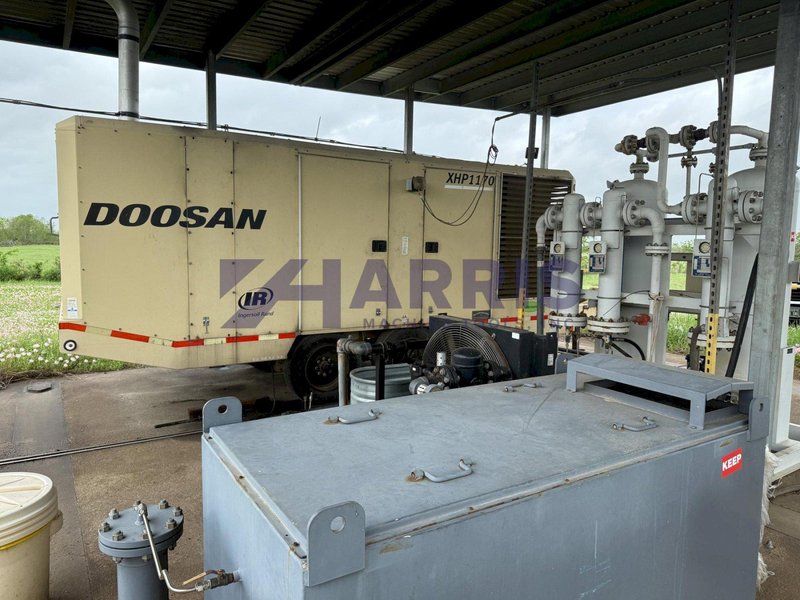 Doosan 575 HP Trailer Mount Air Compressor with Air Dryer and Cooler