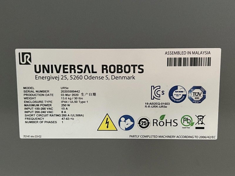 Universal Robots UR5e Cobot With Parts loading base/station. New-2020
