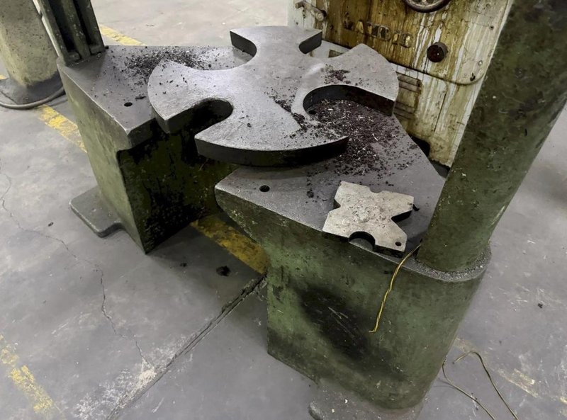 GREENERD #32 TWIN-POST MANUAL ARBOR PRESS. STOCK # 0435026