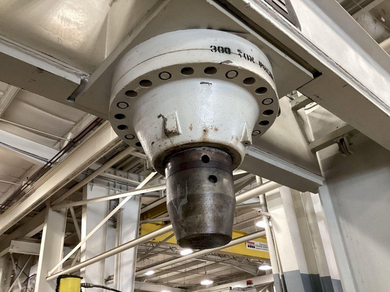 1973  300 TON DAKE H-FRAME ELECTRIC HYDRAULIC PRESS USED