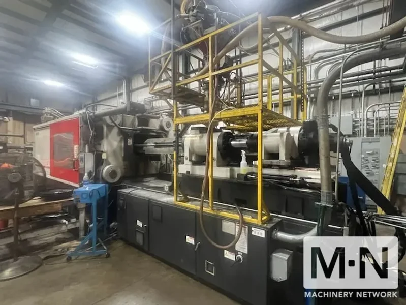 880 TON 116 OZ CINCINNATI MILACRON MODEL MM880 INJECTION MOLDING MACHINE MFG 2002