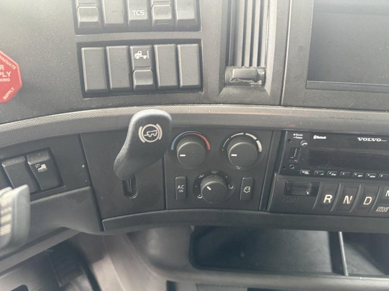 Volvo VNL Sleeper Semi Truck, 2023 – D13 Engine