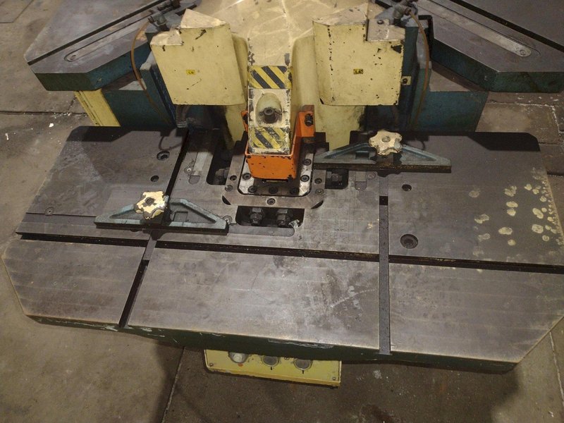 8&quot; X 8&quot; X 1/8&quot; AMADA MODEL #CSW-220 DUAL HEAD CORNER NOTCHER &amp; COPER: STOCK #10339