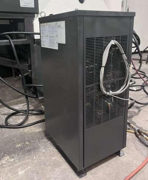 Hyundai Wia F400 CNC Vertical Machining Center – Mill