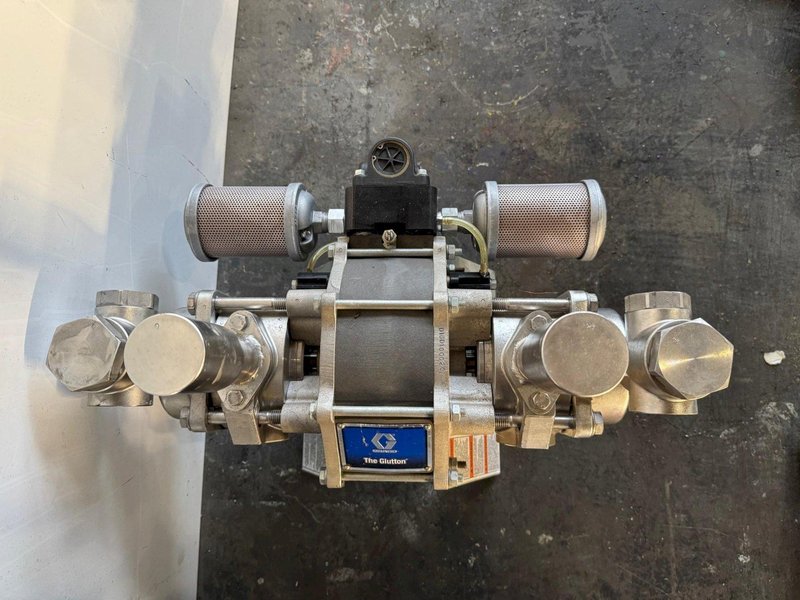 NEW! GRACO GLUTTON 220666 220-666 BELLOWS 4:1 PUMP 6GPM. STOCK # 1009924