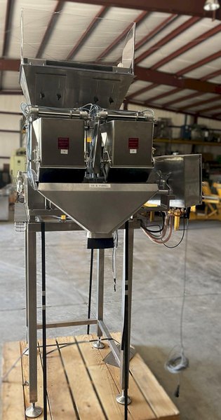 (B) WEIGHPACK Complete Set: Zippy Bagger R-L, Primolinear Scale V-5 2L/3P, Infeed Conveyor, Floor Hopper