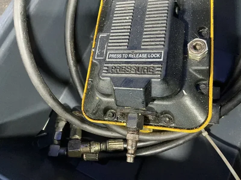 ENERPAC 10,000 PSI / 700 BAR TURBO II AIR HYDRAULIC PUMP