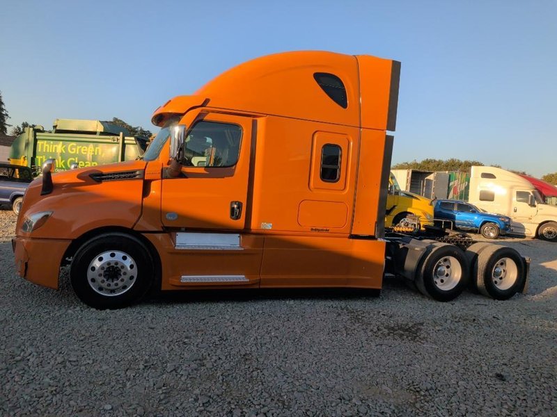 2023 Freightliner PT126SLP - Cascadia 3AKJHHDR0PSNH6290