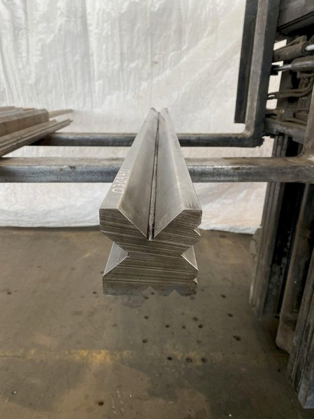 5&#039;7&quot;(67&quot;) PRESS BRAKE BOTTOM 90 DEGREE FOUR-WAY DIE. STOCK # 0309421