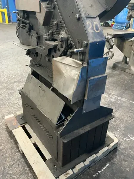 BUFFALO UNIVERSAL IRON WORKER  -  ARMOR PLUS UNIVERSAL