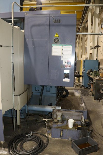 OKK MODEL #VM7 VERTICAL MACHINING CENTER NEOMATIC 635V CONTROL: YOBRO #26185