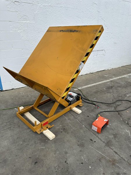 4000 LB PRESTO ECOA MODEL #CLTLT HYDRAULIC  TILTING LIFT TABLE: STOCK #78098