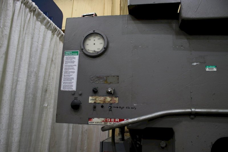 175 TON X 10' HTC MODEL 210 HYRDRAULIC PRESS BRAKE: STOCK #70839