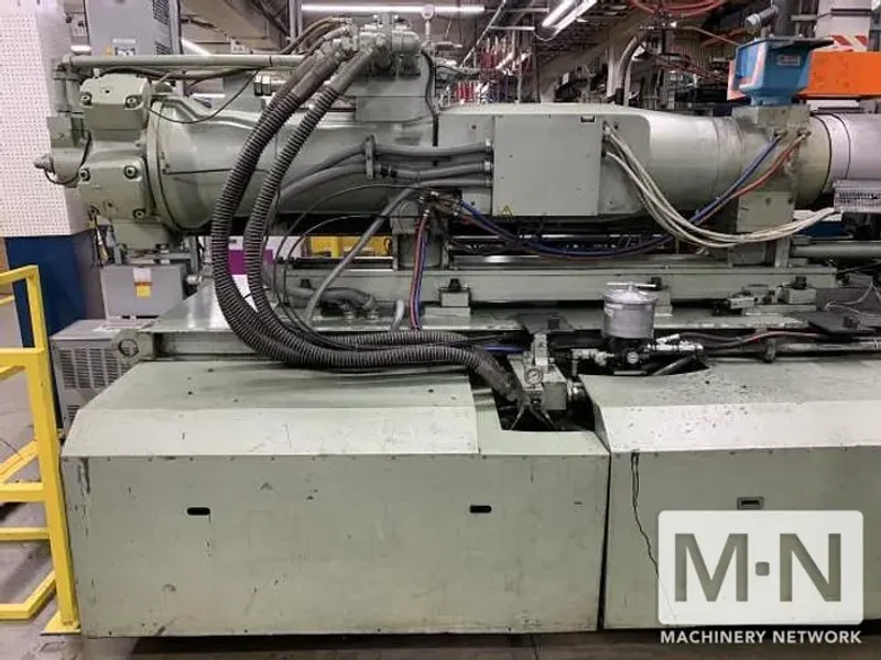 943 TON 201 OZ NISSEI MODEL FV9200-600L INJECTION MOLDING MACHINE MFG 2003