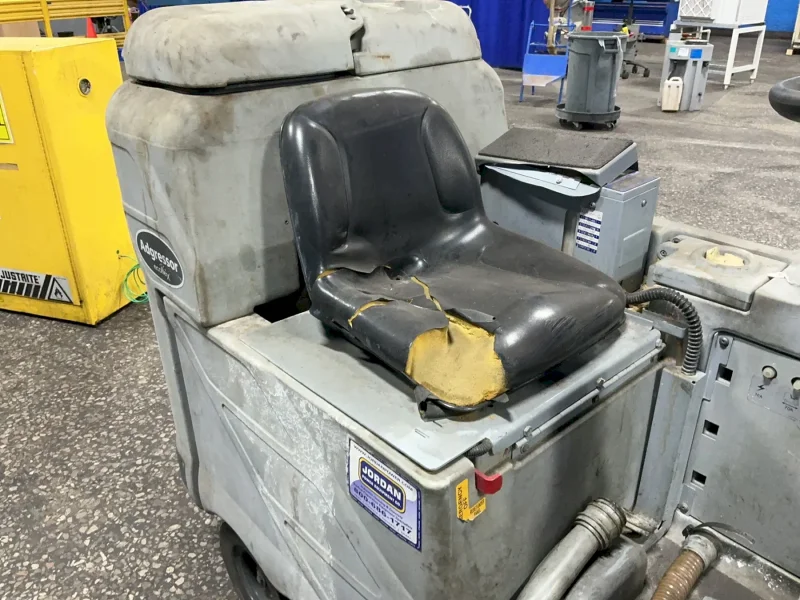 ADVANCE 24" FLOOR SCRUBBER  -  X3220C
