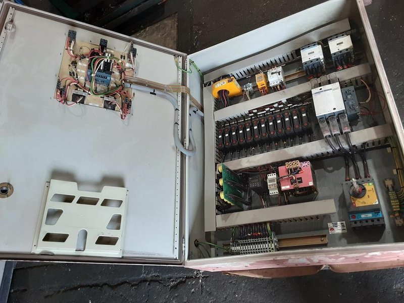 2004 morganite model mk 4erb03 1000# electric stationary furnace s/n 6646, 480 volt, 72 kw with controls