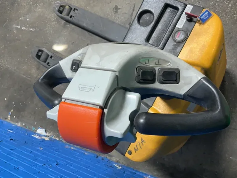 VESTIL 3000 LBS FULLY POWERED ELECTRIC PALLET TRUCK  -  EPT-2547-30