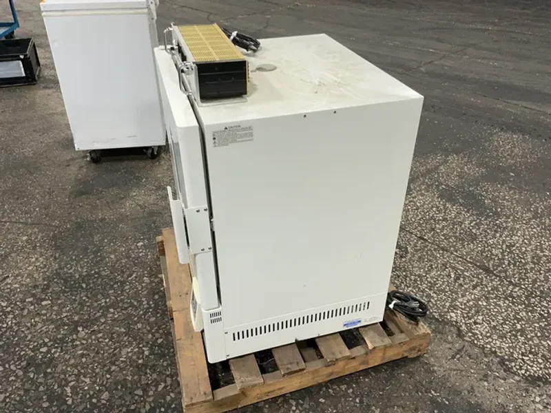 Yamato 24” X 20” X 19” Convection Oven - Dkn600