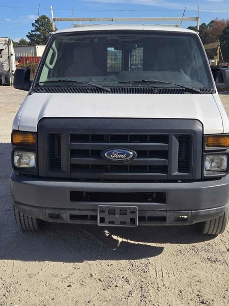 Ford Econoline E-350 Cargo Van, 2013 – 5.4L V8 Commercial Work Van