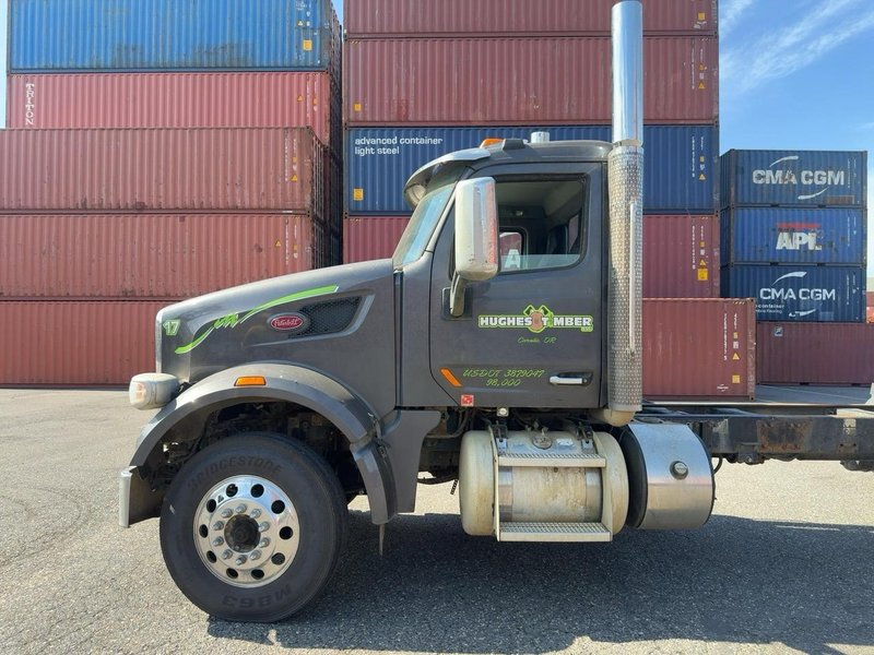 Peterbilt 567 Log Truck, 2018 – PACCAR Engine Heavy Spec Logging Truck, Tandem Axle, Ready to Work