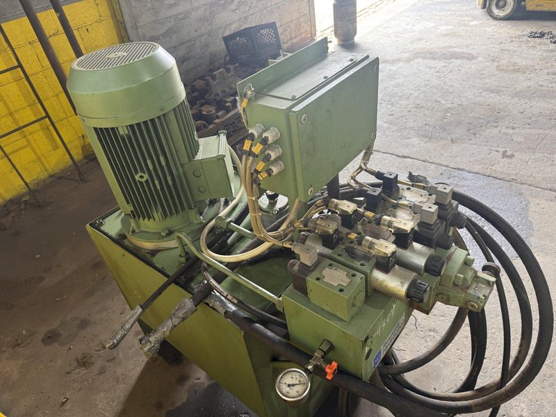 2001 BERCO PT250 TRACK PRESS WITH WTC TRACKMASTER IMPACT WRENCH &amp; CONVEYOR: YOBRO #24374