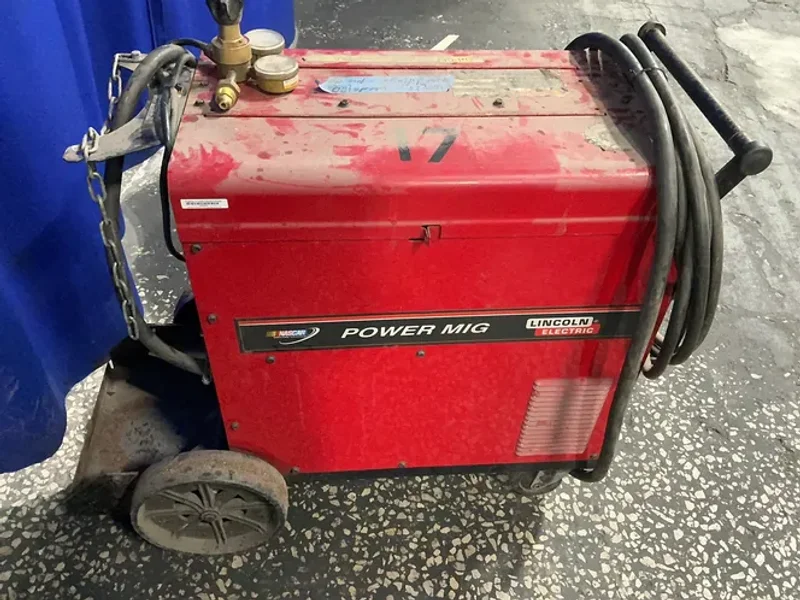 LINCOLN ELECTRIC 250 A WELDER  -  POWER MIG 255