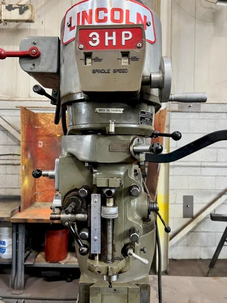 USED LINCOLN 9" X 42" KNEE MILL WITH 2-AXIS READOUT, Year: 1994