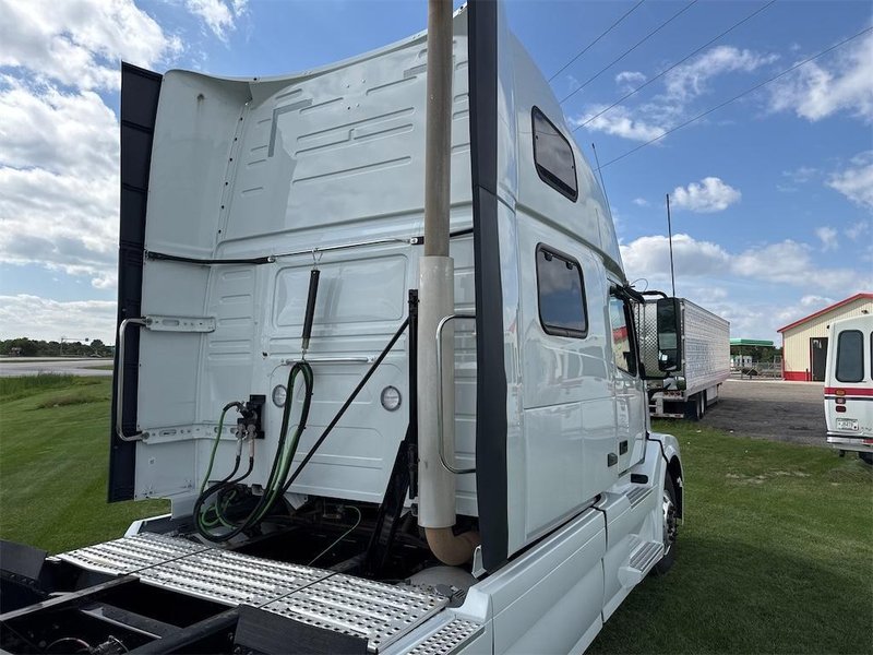 2018 Volvo VNL64T780 4V4NC9EH5JN968958