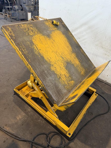 4,000 LB VESTIL HYDRAULIC TILT TABLE. STOCK # 1000825.