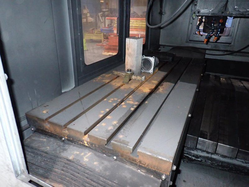 HYUNDAI WAI CORPORATION 33" X 25.5" CNC VMC  -  VX650/40