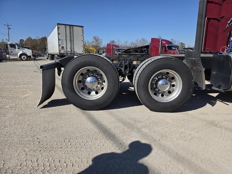 PETERBILT 567 - Trucks