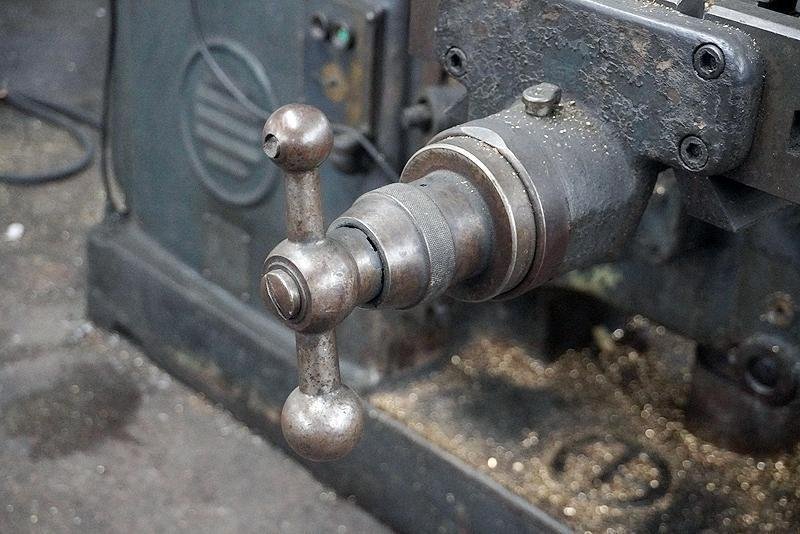 CINCINNATI MODEL #2V VERTICAL MILLING MACHINE: YOBRO #25931