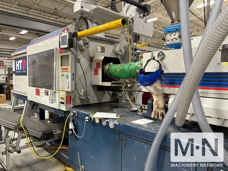 300 TON 25.4 OZ VAN DORN MODEL 300HT-1220 INJECTION MOLDING MACHINE MFG NEW 2001