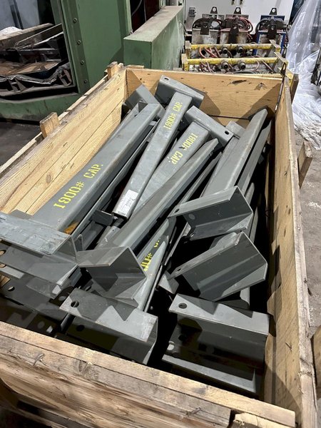 (12) 12&#039; HIGH ADJUSTABLE CANTILEVERED STORAGE RACKING: UPRIGHTS &amp; ARMS: STOCK #21237