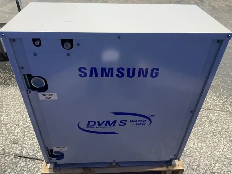 SAMSUNG 54 500/61 000 BTU/HR AIR CONDITIONER  -  AM055KXWDCH