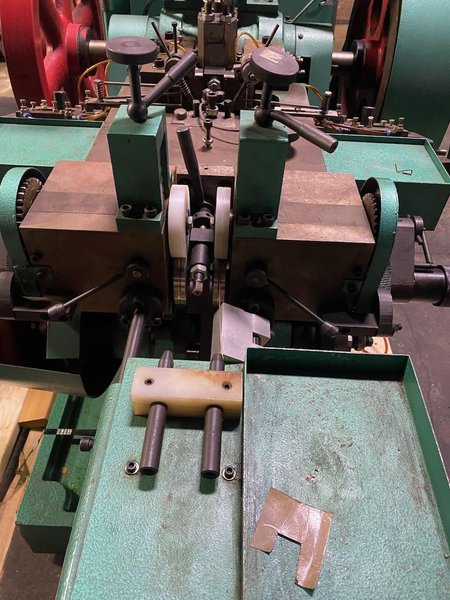 1/8&quot; Shanghai Wuling Model SD-30 Bi-Metal Contact Heading Machine