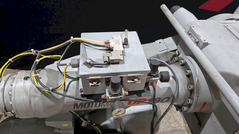 YASKAWA MOTOMAN UP130-RB00 INDUSTRIAL ROBOT ARM AND CONTROL CABINET USED
