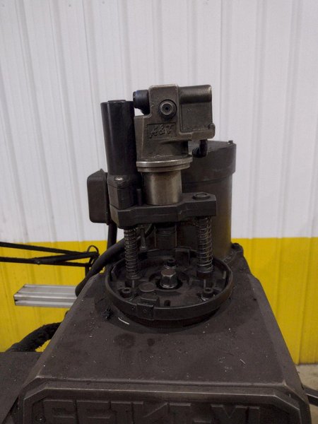 SEIKI XL VARIABLE SPEED VERTICAL KNEE MILL: YOBRO #23840