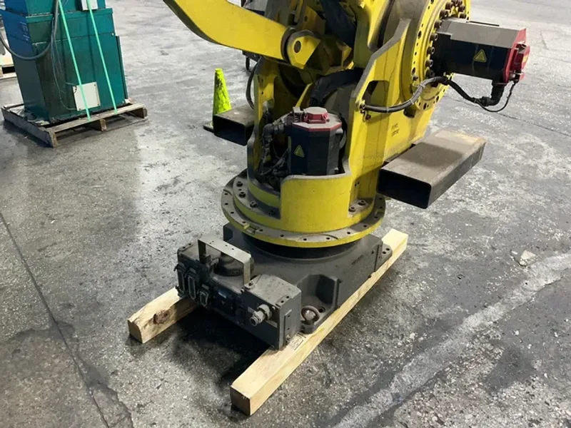 FANUC ROBOT ARM  -  M-900IA/260L