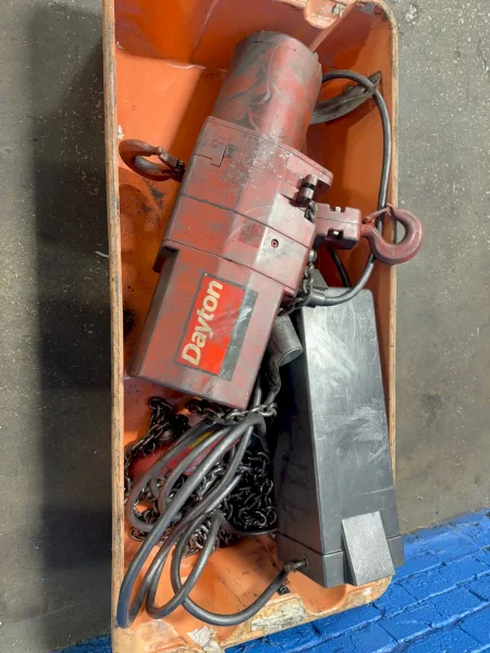 DAYTON 2 TON ELECTRIC HOIST   -  3YB77