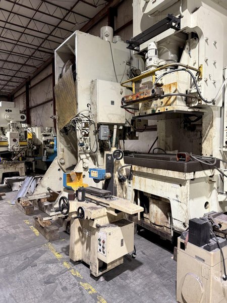 220 TON KOMATSU OBS-220 GAP FRAME PRESS. STOCK # 0882425