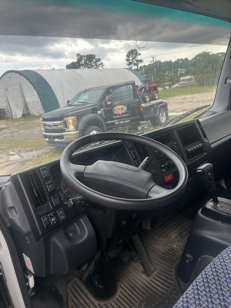 Isuzu NRR 19’ Rollback Tow Truck, 2023 – Diesel, Automatic 19,500 GVWR