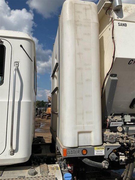 2025 Mack GR64B 1M2GR2GC1SM043902