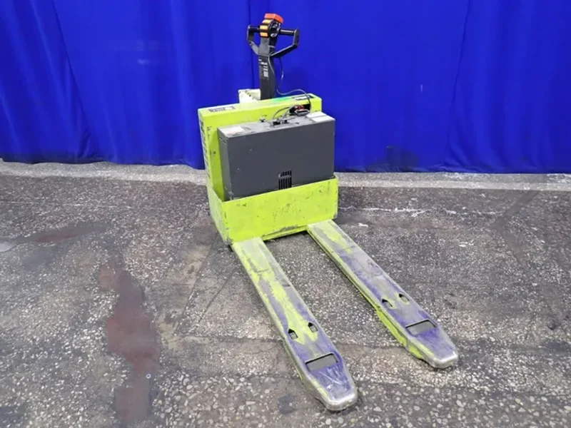 CLARK 4500 LBS ELECTRIC PALLET JACK  -  WP40
