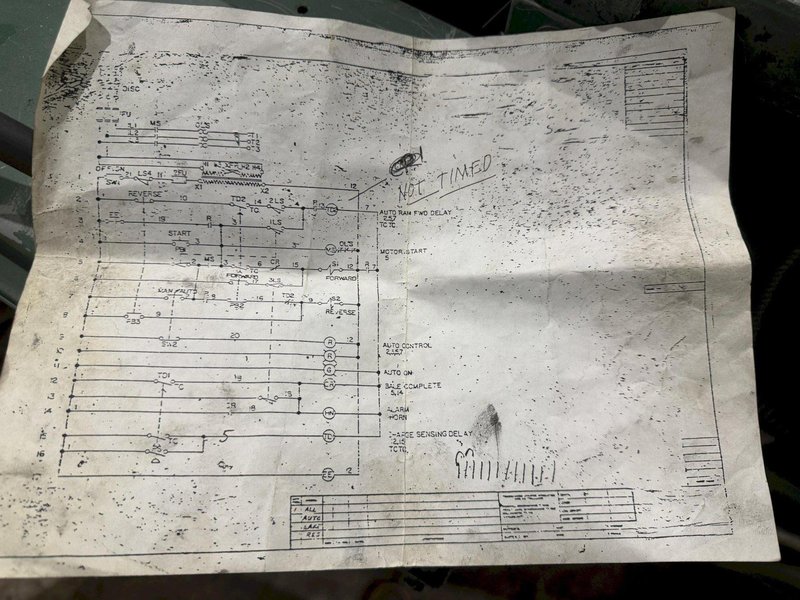 30" X 42" BALEMASTER CLOSED DOOR HORIZONTAL HYDRAULIC BALER: YOBRO #25089