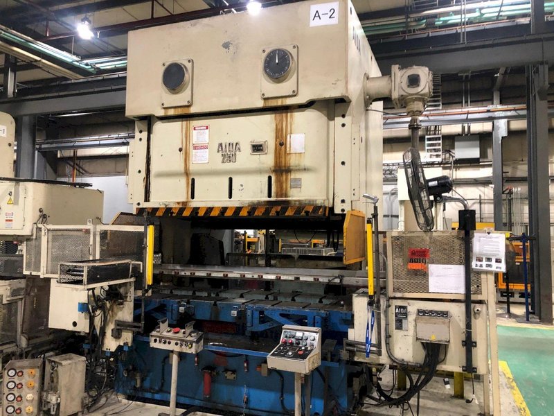 275 Ton Aida Double Crank Gap Frame Press Model NC2-250(2)