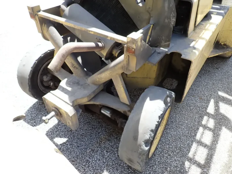 HYSTER 12000 LBS DIESEL FORKLIFT  -  H110XL